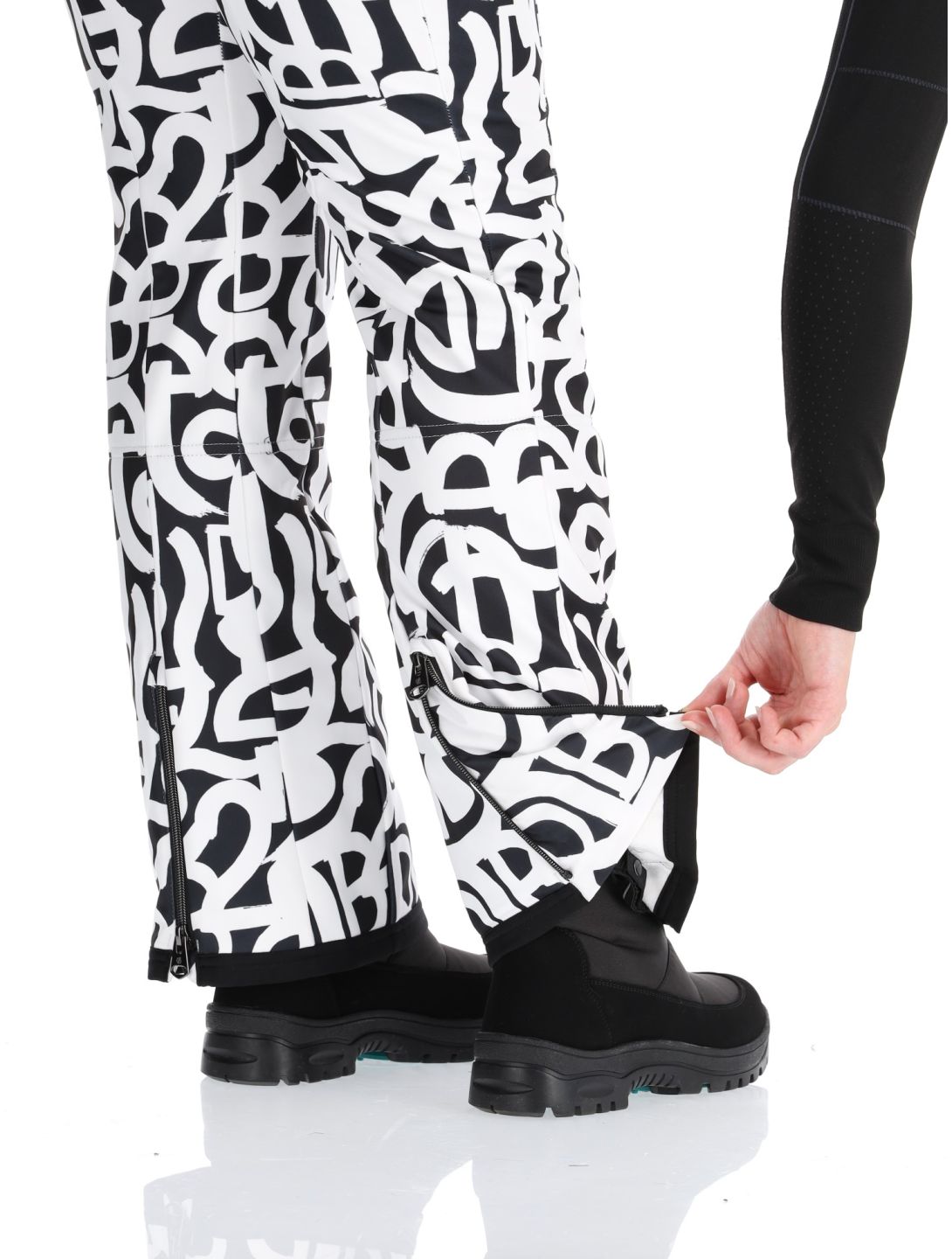 Dare2b, Upshill BC Skibroek Softshell dames Black and White Graffiti Print Wit, Zwart 