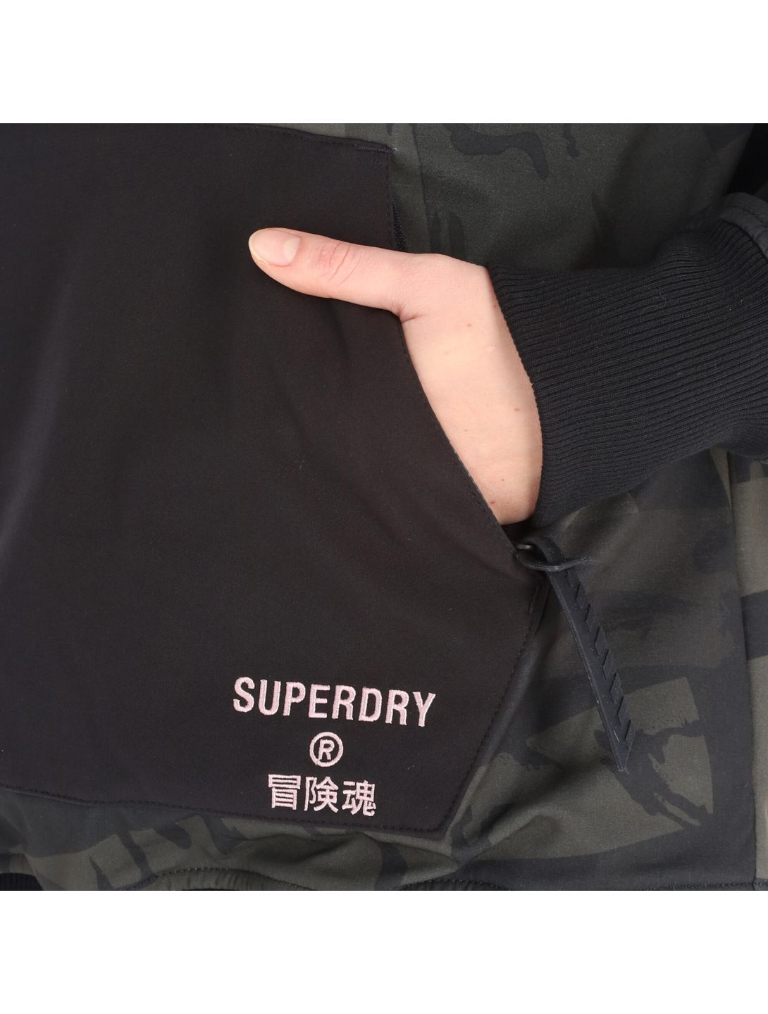 Superdry, Freestyle Tech Overhead winter anorak dames camo groen 